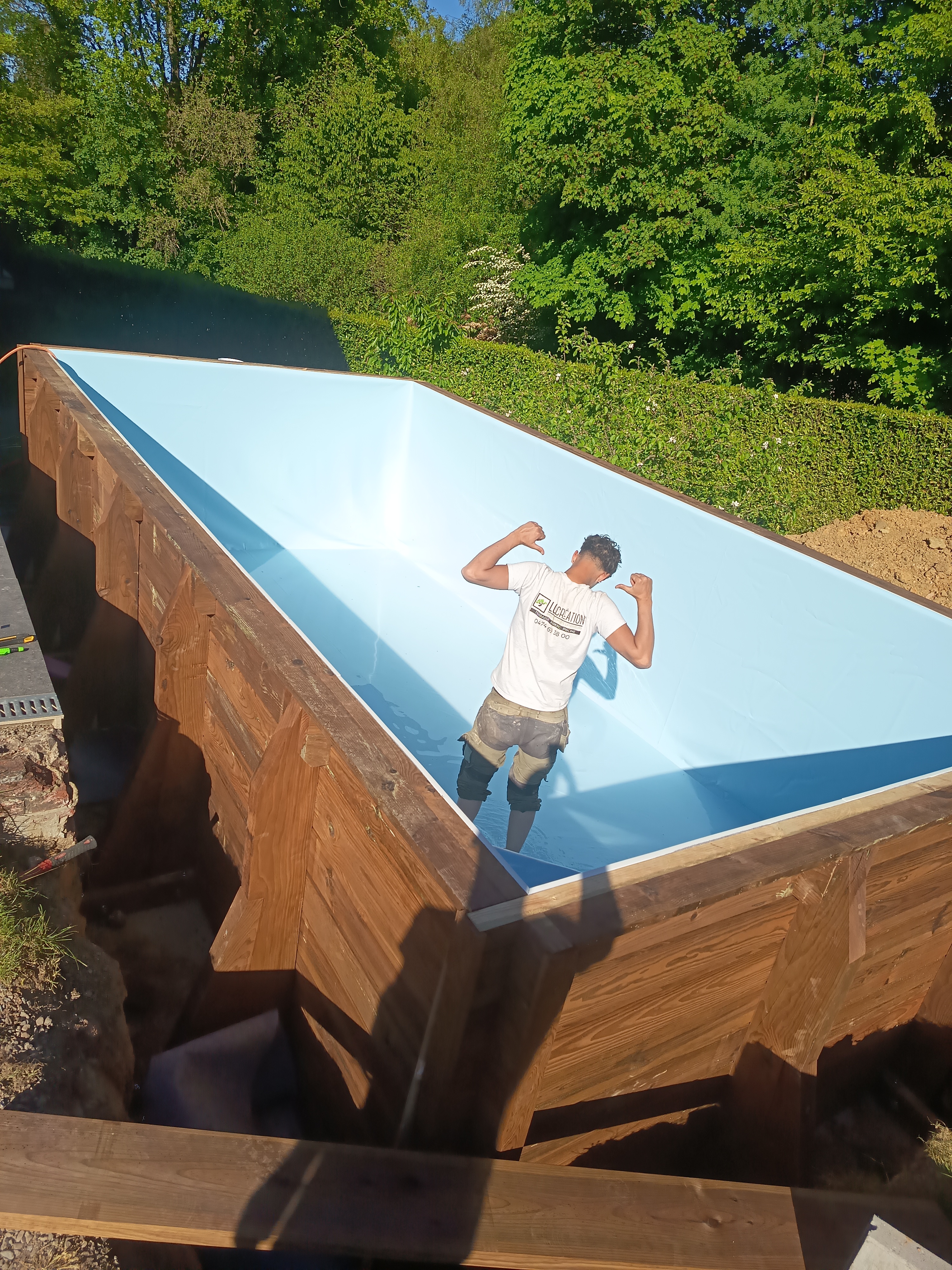 Montage structure bois piscine